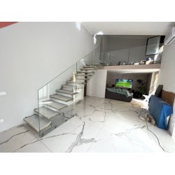 Консольная лестница на заказ, элегантное сочетание дерева и металла для современных домов